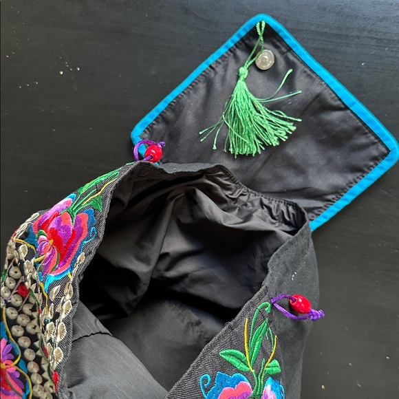 Chinese Embroidered Floral Drawstring Backpack - Picture 3 of 3